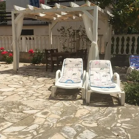 بيت ضيافة Diklo Robert & Renata زادار
